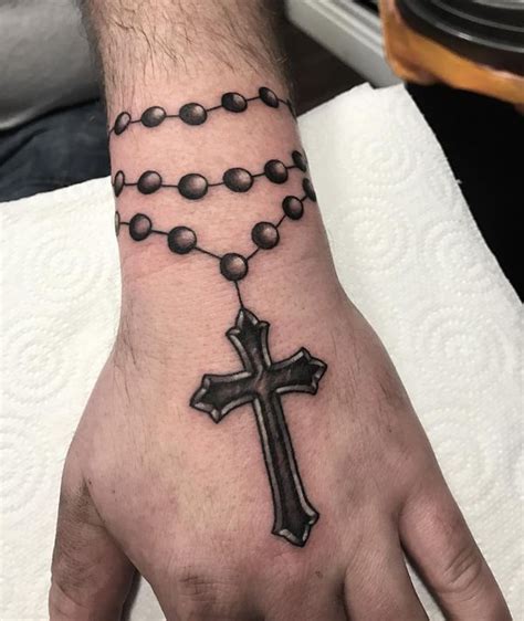 tatuaje de rosario en la mano|Tatuaje de rosario en la mano